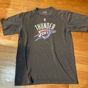 Oklahoma City Thunder size large tee shirt